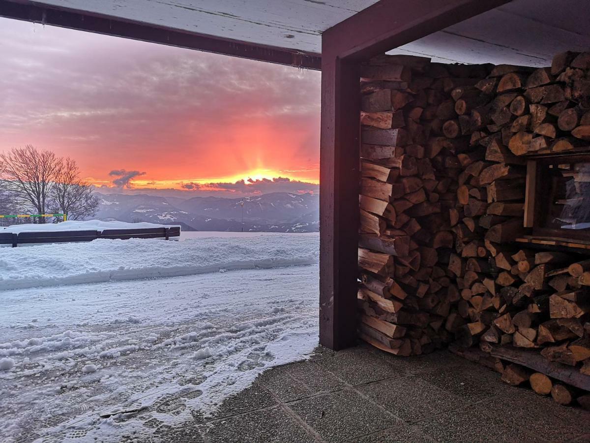 Planinski Dom Na Kalu Bed and Breakfast Dol pri Hrastniku Eksteriør billede